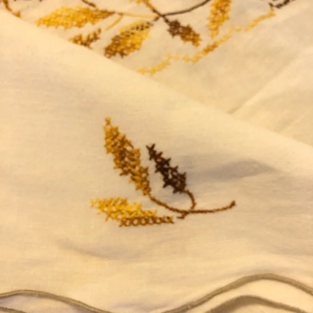 VINTAGE APPROX 82 x 64  EMBROIDERED WHEAT PATTERN LINEN TABLECLOTH